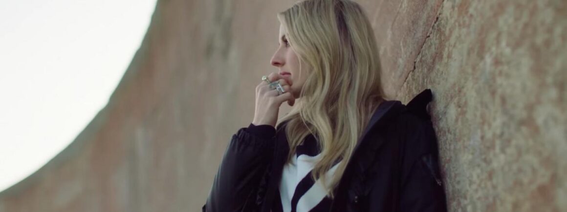 Ellie Goulding alerte sur la pollution de l’eau dans son clip River (VIDEO)