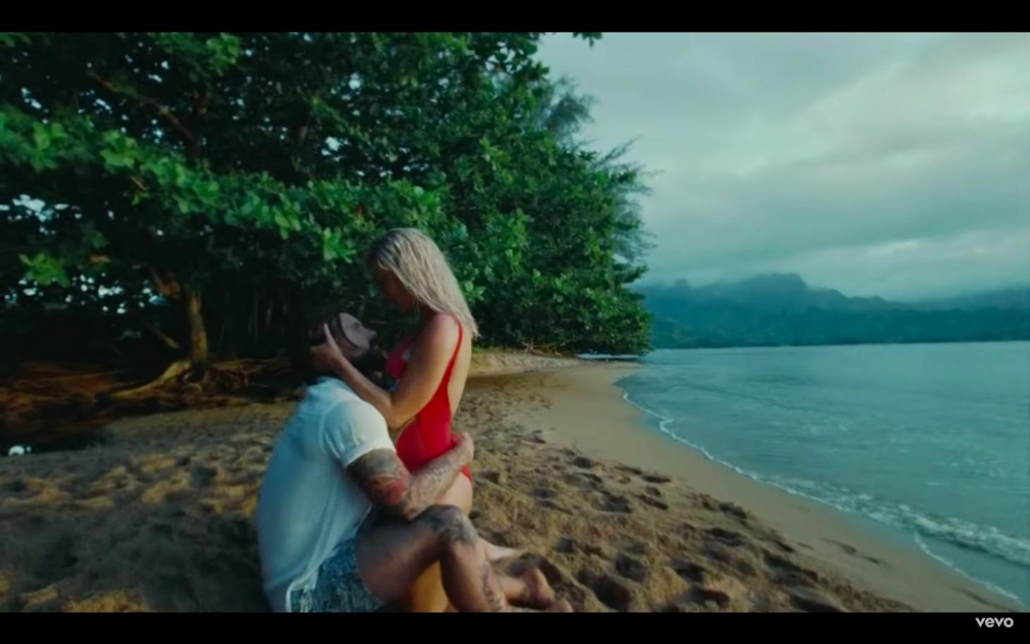 Katy Perry nous emmène en balade à moto avec le clip Harleys in Hawaii