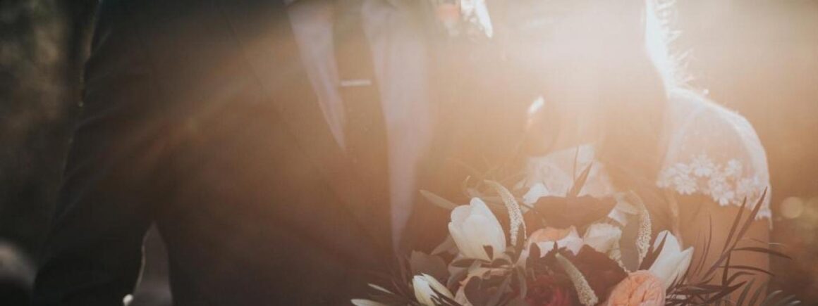 Elle quitte son mari pour le DJ du mariage et une autre qui trouve un trésor dans un canapé d&rsquo;occasion… toutes les news Insolite !