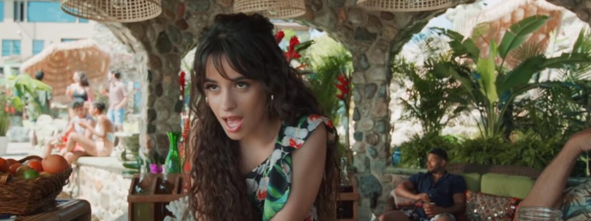 Ed Sheeran, Camila Cabello et Cardi B jouent la comédie pour le clip South of the Border (VIDEO)