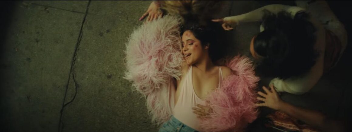 Camila Cabello dévoile clip festif de Bam Bam en duo avec Ed Sheeran (VIDEO)