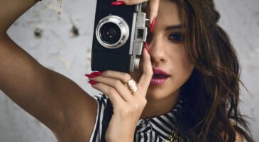 Bienvenue Chez Clément : Combien de prises faut-il pour réussir son selfie ?