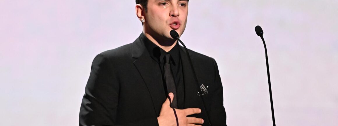 Cérémonie des César 2022 : En larmes, Xavier Dolan rend un hommage déchirant à Gaspard Ulliel (VIDEO)