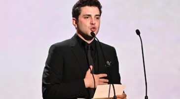 Cérémonie des César 2022 : En larmes, Xavier Dolan rend un hommage déchirant à Gaspard Ulliel (VIDEO)