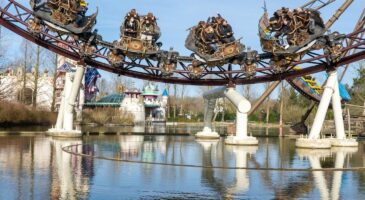 Insolite : Neuf personnes bloquées au sommet d'un Grand huit en Belgique (PHOTOS)