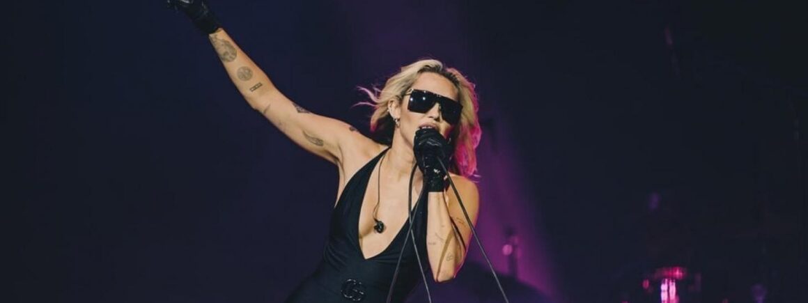 Miley Cyrus ravie d’annoncer qu’elle va sortir son premier album live !