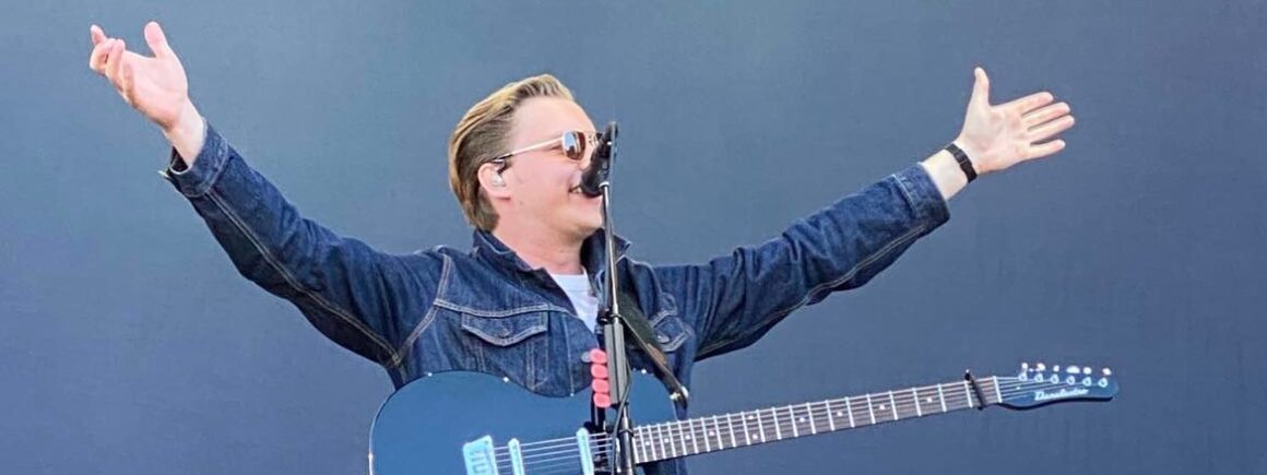 Tones and I fait ses débuts en France, George Ezra fait vibrer la Mainstage… on fait le point sur le dernier jour du MainSquare Festival