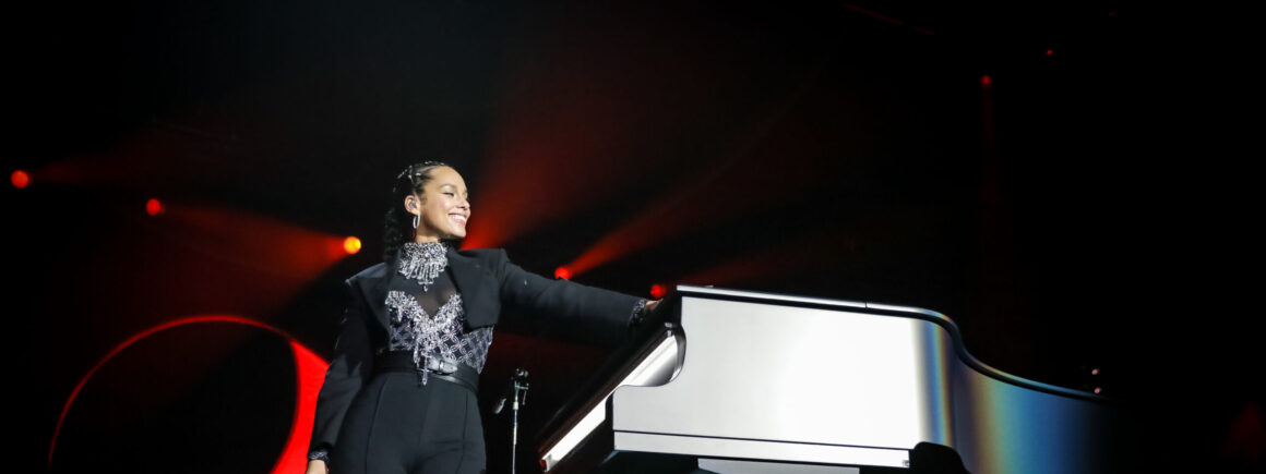 Aya Nakamura rejoint Alicia Keys sur scène à Paris (VIDEO)