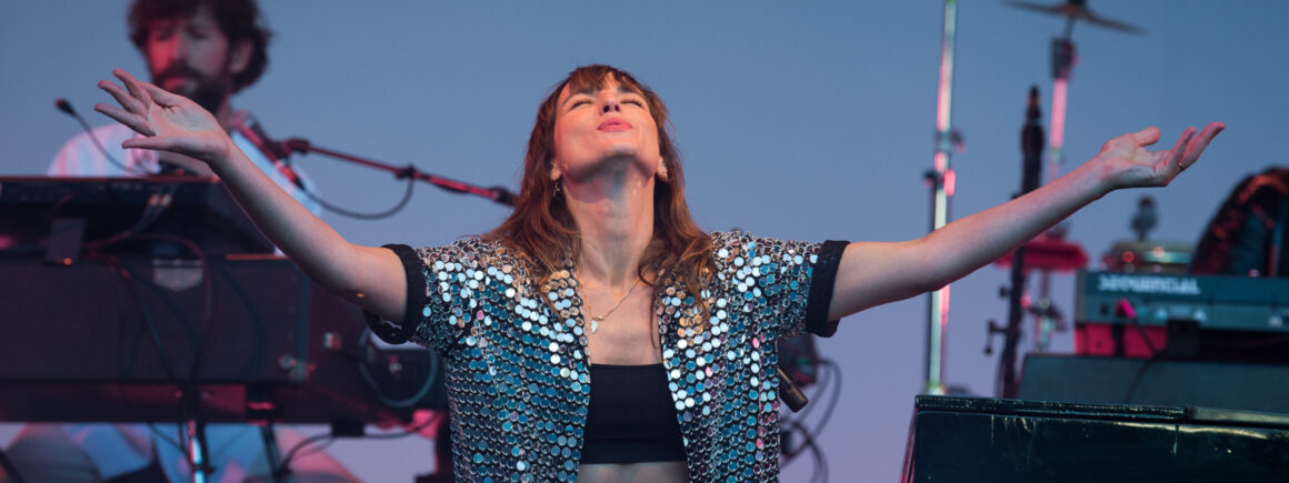 Jennifer Aniston et Adam Sandler dansent sur le tube de Juliette Armanet (VIDEO)