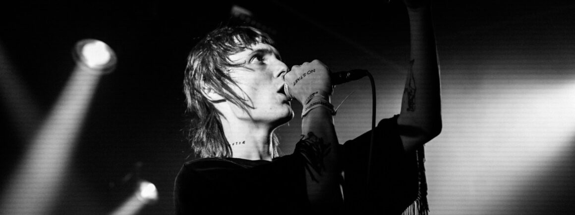 Aime Simone cartonne avec Shining Light