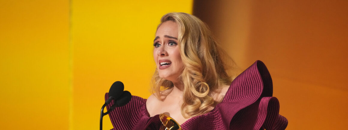 Adele chante pour une mariée arrivée à son concert après la cérémonie (VIDEO)