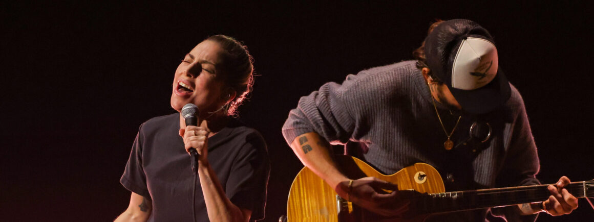 Lady Gaga : Hold My Hand, une performance poignante aux Oscars  (VIDEO)