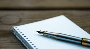 Pourquoi les filles mettent-elles des ronds sur les "i" ?