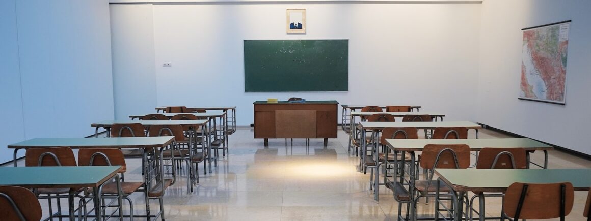 Les Champs-Elysées transformées en salle de classe au mois de juin