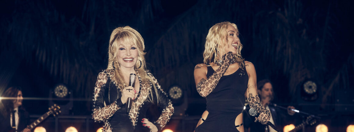 Miley Cyrus et Dolly Parton dévoilent une nouvelle version de Wrecking Ball