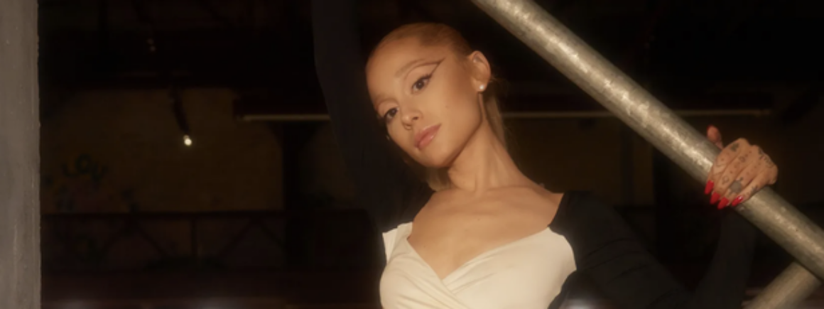 Ariana Grande signe un retour flamboyant avec « Yes, and ? »