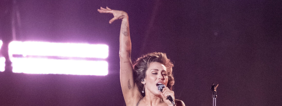 Miley Cyrus aux Grammy Awards 2024 en trois moments iconiques