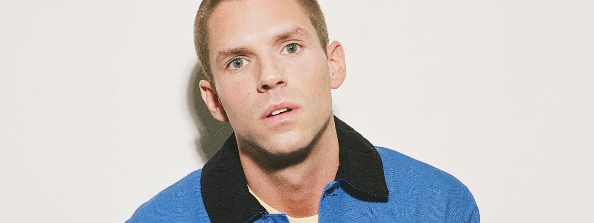 Erreur à l’usine : tous les titres du nouvel album d’Hervé remplacés par du Luis Fonsi !