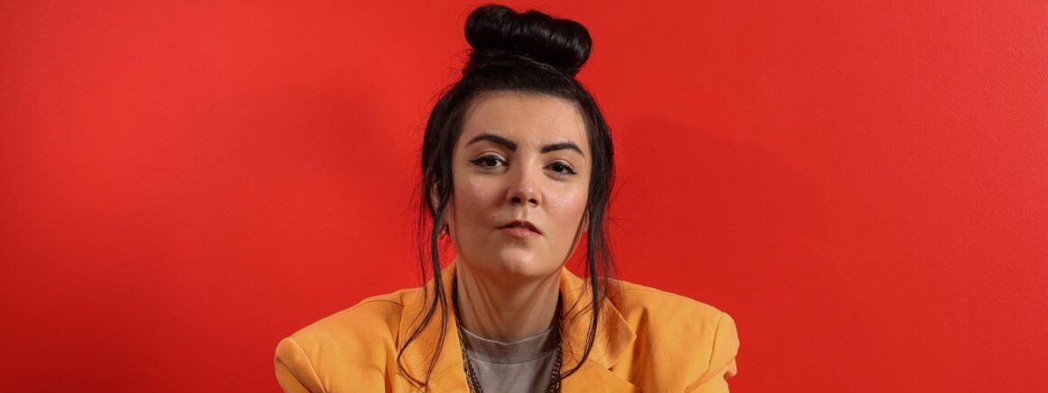 Hoshi interprète le générique de la nouvelle série « Nouveau jour » sur M6