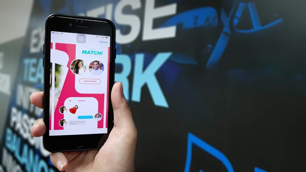Tinder lance une école à paris