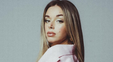 emma-devoile-bonne-annee-et-annonce-un-concert-a-lalhambra