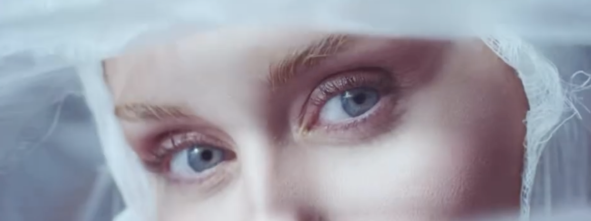 Miley Cyrus dévoile la version deluxe de Something Beautiful